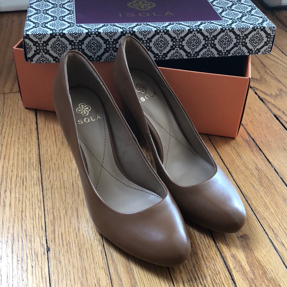 Isola brown leather pumps